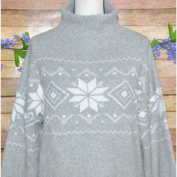 Christian Siriano Ladies Silver Snowflakes Christmas Turtleneck Sweater Size L - Picture 2 of 9